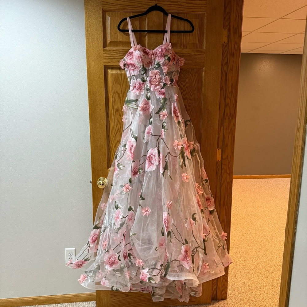 Elegant Floral Pink Prom Dress Size 4